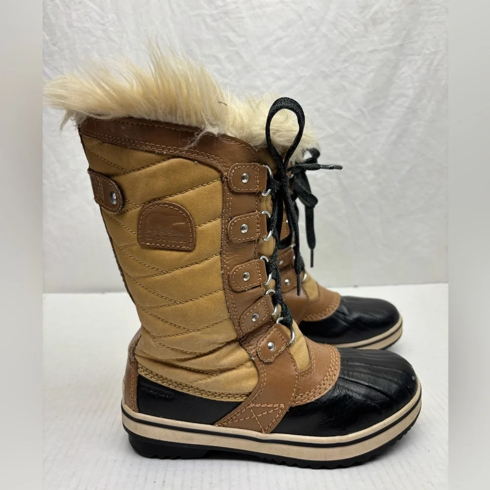 Sorel Tan and Black Faux Fur Winter Lace-Up Boots, SZ 3 little girl, box 22